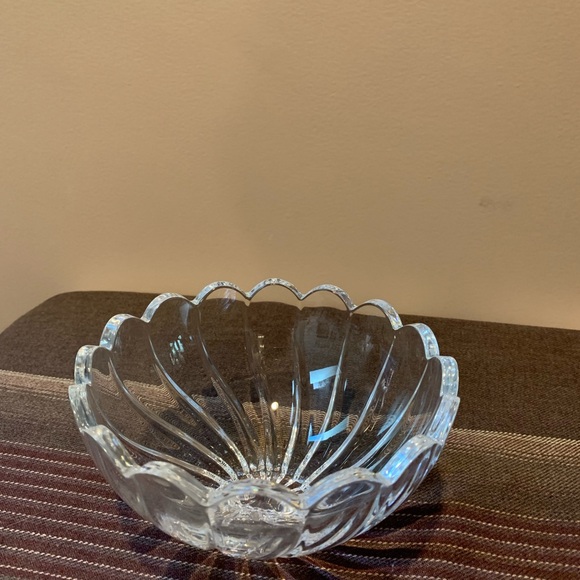 Mikasa Elegant Clear Glass Bowl - Picture 5 of 5